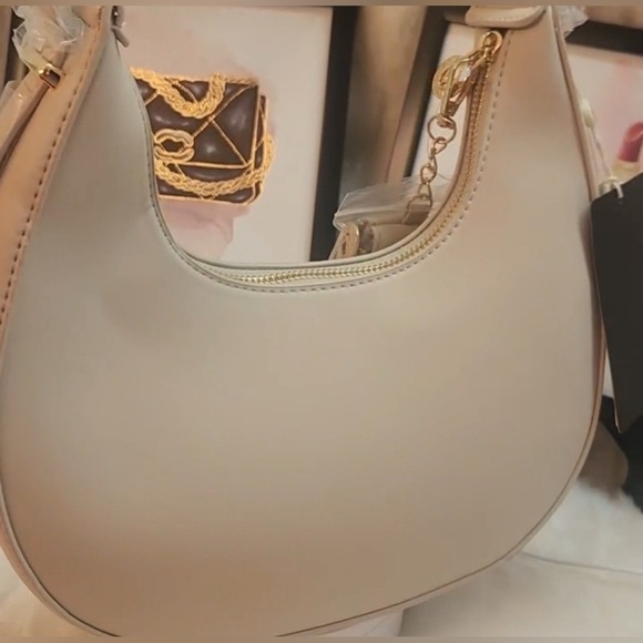 Valentino Orlandi Cream Gold Shoulder Bag with Crescent Design - Picture 3 of 12